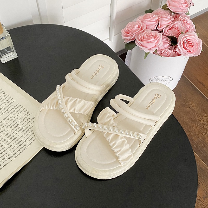 LGShoes ใหม่มาก รองเท้าแตะแบบสวม แต่งดีเทลสายไขว้ ประดับไข่มุกเก๋ๆ สวมใส่สบายดีไซส์สวยมาก พื้นนิ่มสบายเท้า มี 2สีแบบปัง