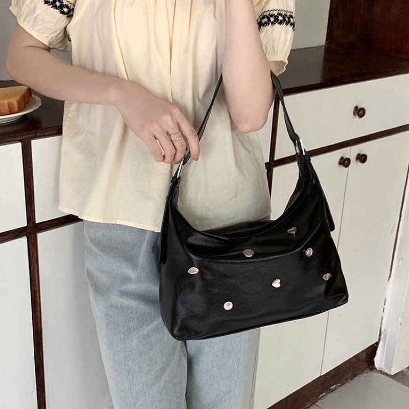 (สั่งผ่านวีดีโอลดเพิ่ม30%)พร้อมส่ง🇹🇭 กระเป๋าแฟชั่น สะพายข้าง หนัง ประดับด้วยอะไหล่เงิน กระเป๋าใส่ทำงาน ใส่เที่ยว