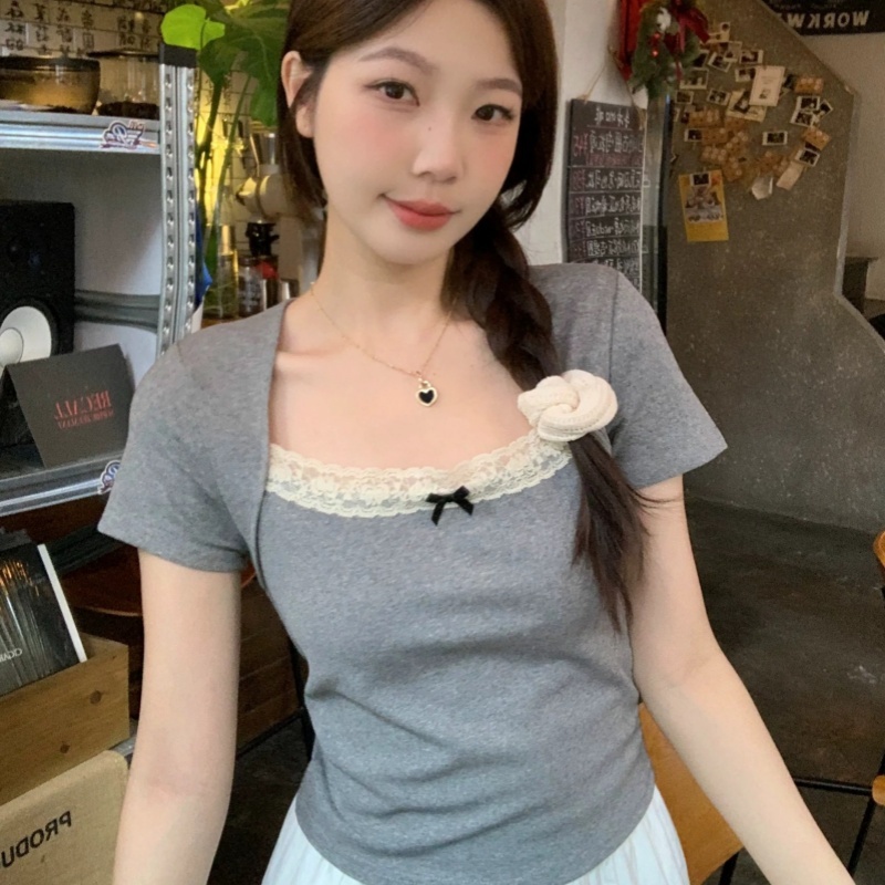 🎈24Hพร้อมส่ง🎈2สี เสื้อยืดแขนสั้น ลูกไม้โบว์ด้านหน้า ทรงเข้ารูป Top