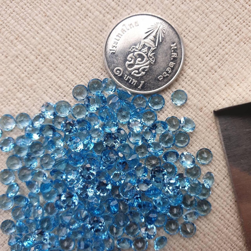 กลม 4มิล 1เม็ด‘ พลอยแท้ สวิสบลูโทพาส Natural Swiss Blue Topaz พลอย พลอยโทปาส โทพาส โทปาส พลอยสีฟ้า พลอยสวย อัญมณี หินแท้