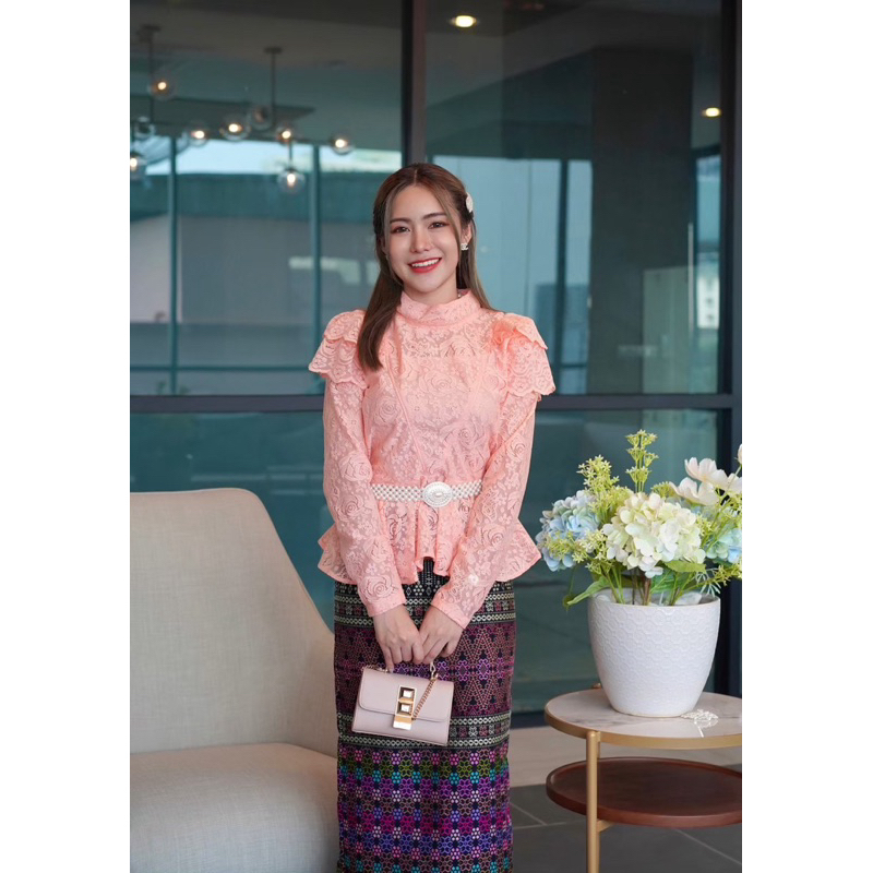 #เสื้อลูกไม้ต่อ อก วี ใส่ไปงาน