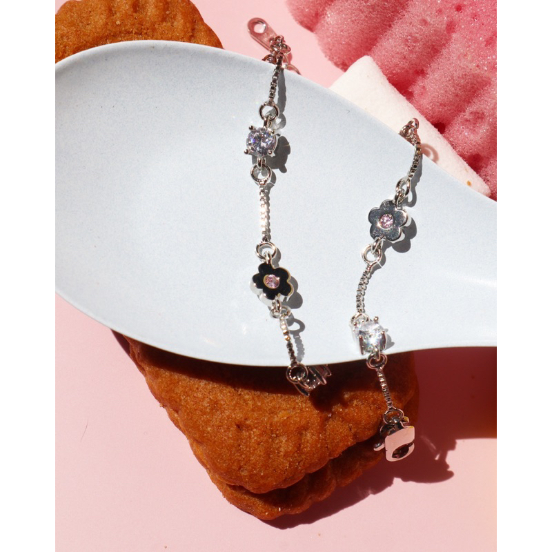 ivowly-blossom bracelet สร้อยข้อมือดอกไม้