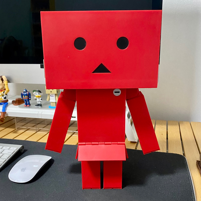 Danboard big size red color ตัวใหญ่ 30 ซม. งานมือสองสภาพสวย ไม่มีตำหนิ ตู้ญี่ปุ่น สีพิเศษสีแดง