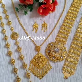 เครื่องประดับชุดไทยเป็นชุดสีทอง  สร้อยคอพร้อมต่างหู สร้อยสัง…