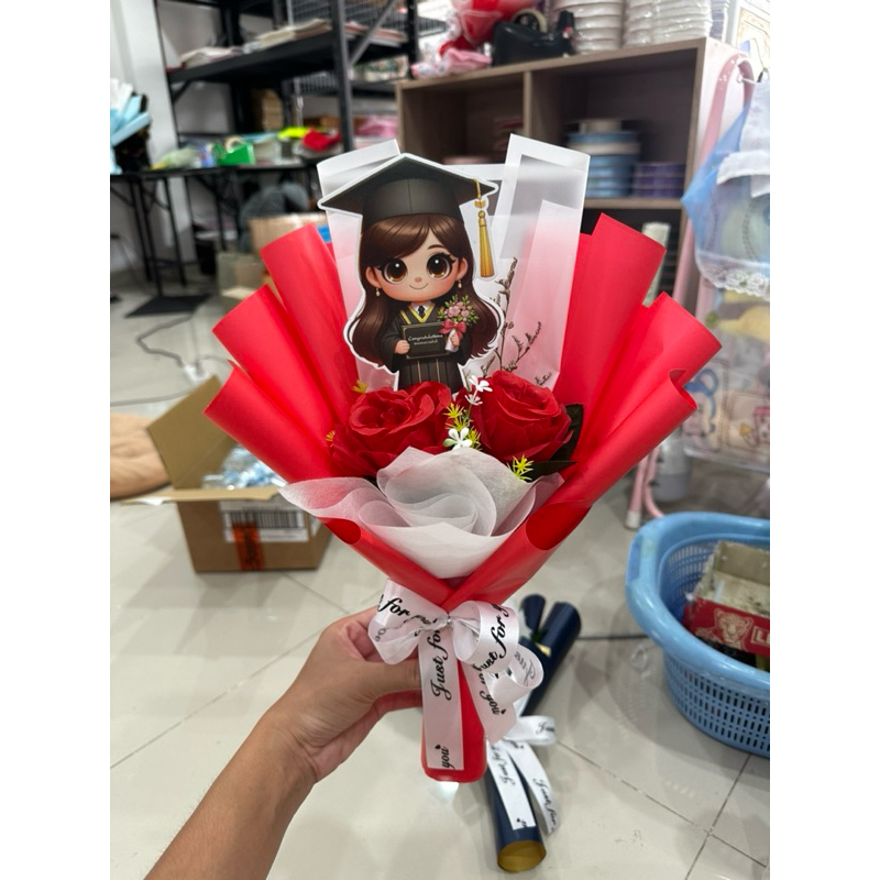 ช่อบัณฑิตน้อย ช่อดอกไม้กุหลาบสีแดง(ไม่มีที่ใส่ธนบัตรนะคะ)