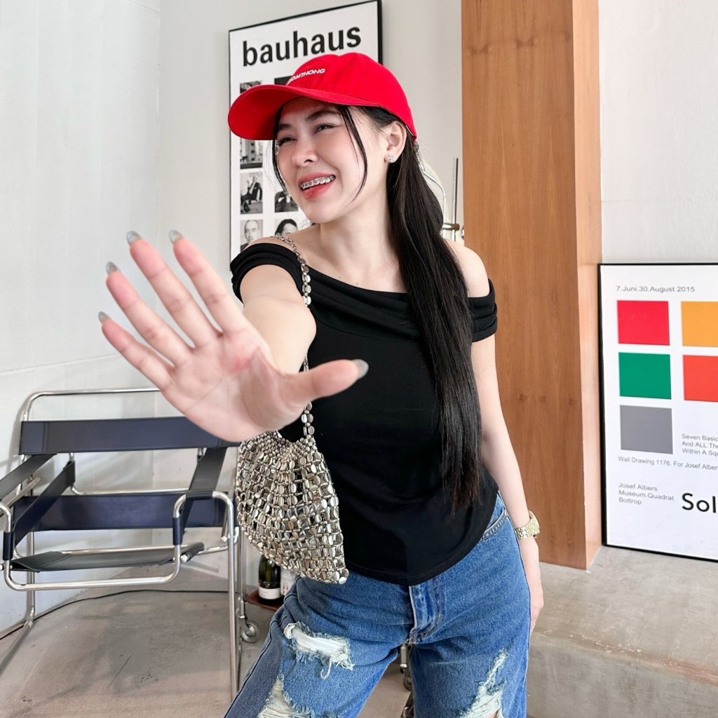 🌈MesubShop🌈เสื้อปาดไหล่ พับได้หลายแบบ ผ้ายืดยูนิ 🍒 ทรงสวย เรียบหรูดูแพง แต่งย่นข้างเพิ่มความเพรียว พรางหุ่น รุ่น หนูยิ้ม