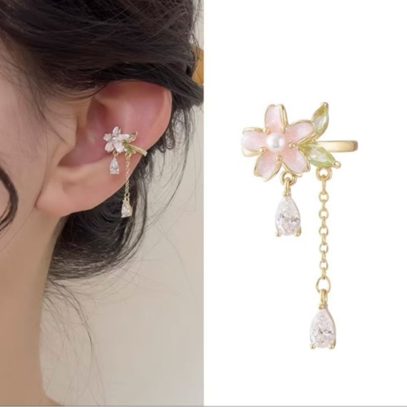 ต่างหูหนีบดอกไม้สีชมพูห้อยคริสตัล • Crystal Pink Flower Ear Cuff