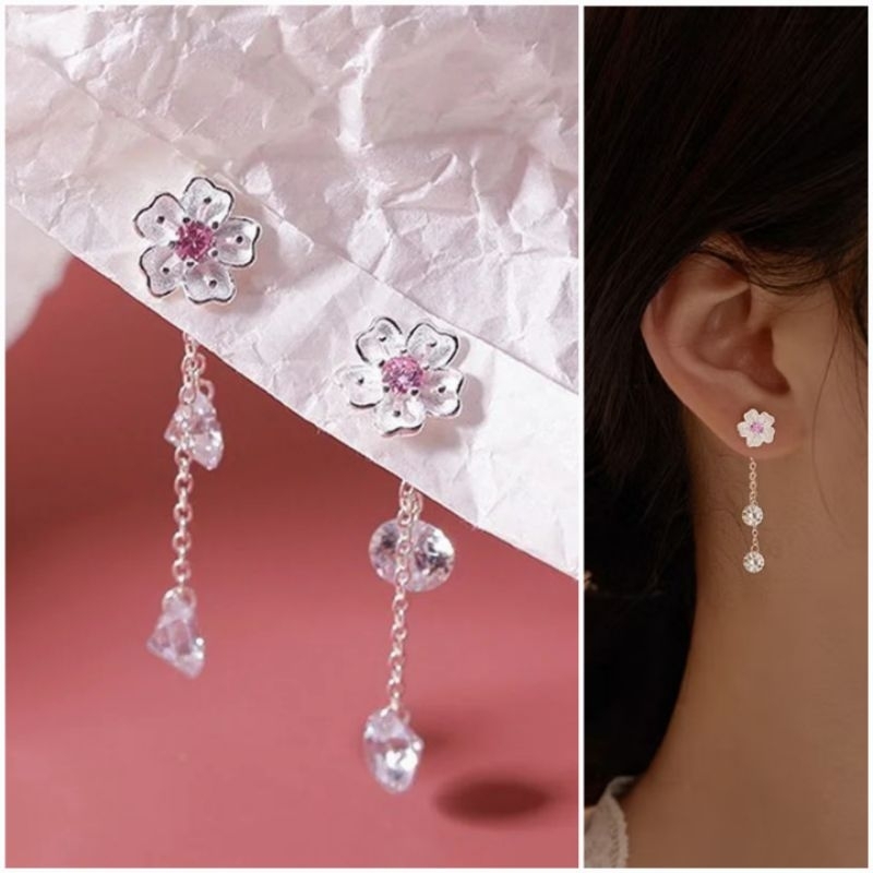 ต่างหูซากุระสีชมพูห้อยโซ่ • Pink sakura chain earrings