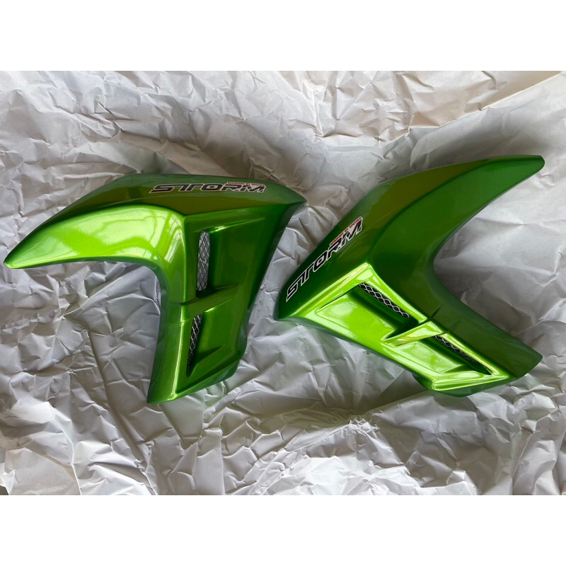 ‼️SALE‼️ มือ1  ปีกข้าง STORM FOR KAWASAKI ER6N สีเขียว ราคาเต็ม3800 ลดเหลือ 2000บาท