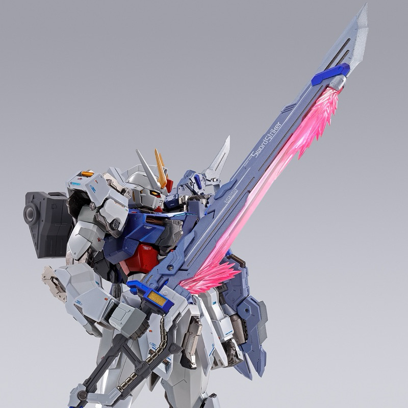 Metal Build STRIKE GUNDAM HELIOPOLIS ROLL OUT Ver. & METAL BUILD SWORD STRIKER <REVIVAL Ver.> & LAUN