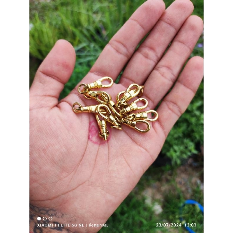 ก้ามปูสปริงสแตนเลส สีทอง หมุนได้ งานสวย เนียน ง่ายต่อการเปลี่ยนวัตถุมงคล (ราคา1ชิ้น)