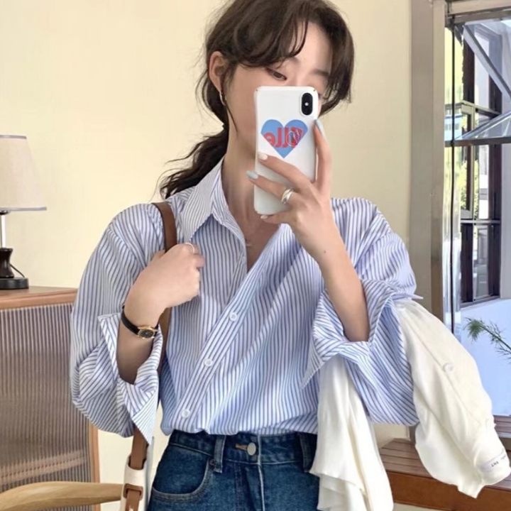 W450 เสื้อเชิ้ตผู้หญิง เสื้อเชิ้ตลายทางไม่สม่ำเสมอ คอปก ลายทาง แขนยาว ทรงหลวม ใส่สบาย ดีไซน์เก๋