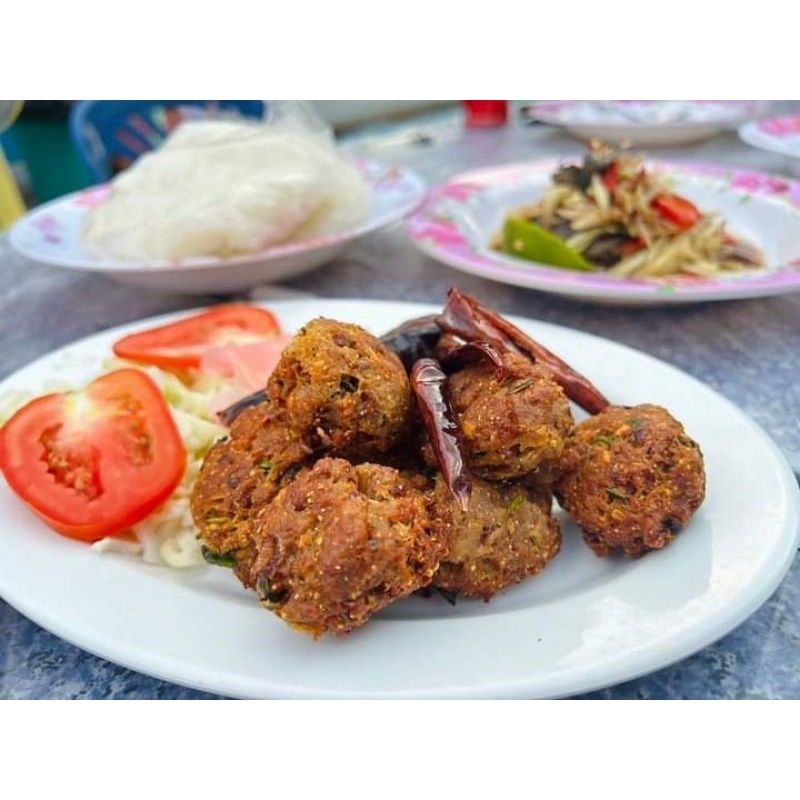 ลาบหมูทอด ตราดีจัง ใช้มะนาวบ้านแท้ byเฮียปั๊ก
