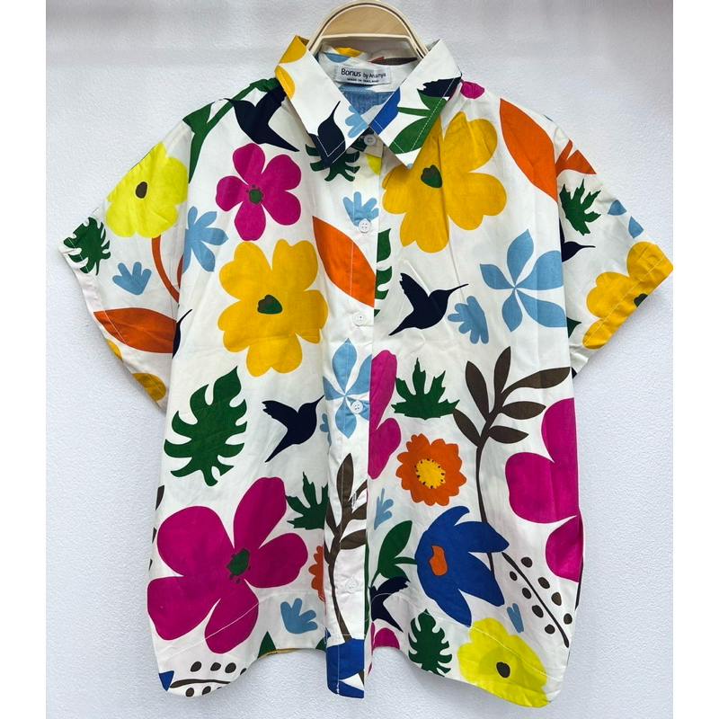 เสื้อคอปกเชิ้ตแขนสั้นแขนในตัว ผ้าคอตตอลญี่ปุ่น100% พิมพ์ลายดอกสวยๆ เสื้อกระดุมหน้าแขนในตัวชายโค้งผ่าข้าง