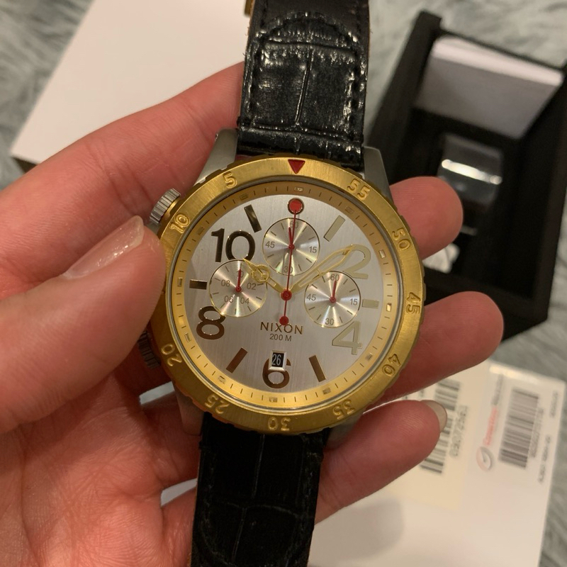 NIXON หน้าปัดเงินขอบทอง (มือสอง) ใส่ไม่ถึง 10 ครั้ง ขอส่งต่อครับ 😁