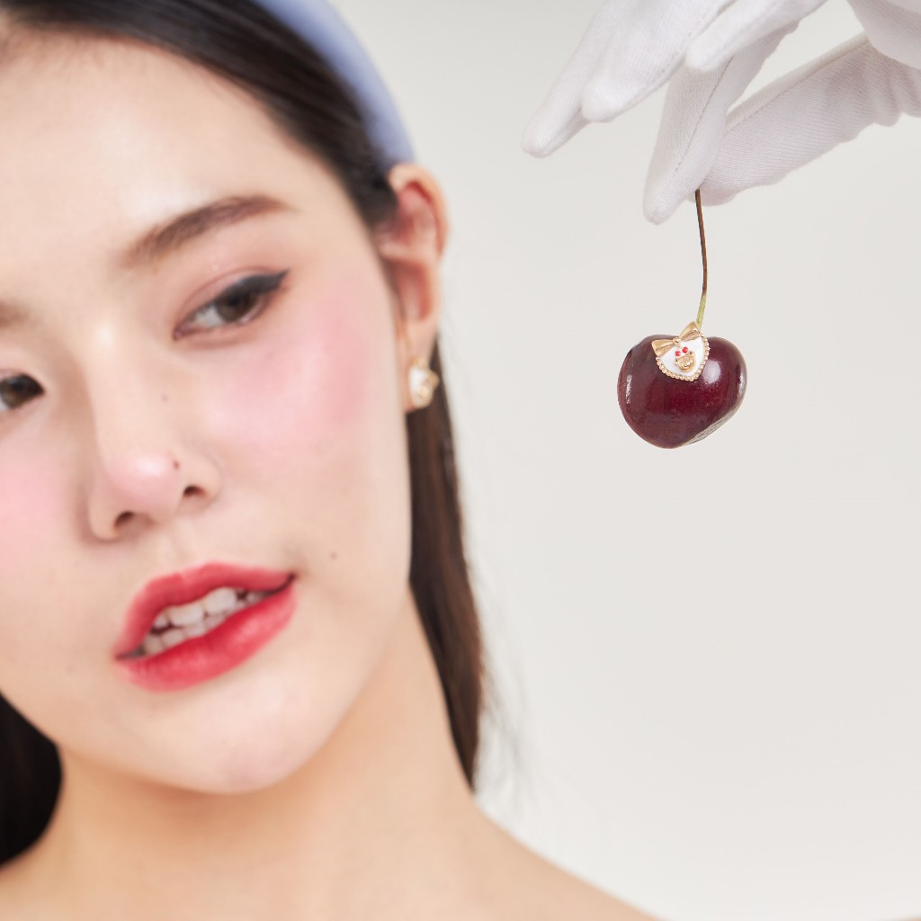 earika.earrings - cherry beary heart stud ต่างหูแป้นหัวใจผูกโบว์หมี วัสดุสแตนเลส stainless steel เหมาะสำหรับคนแพ้ง่าย