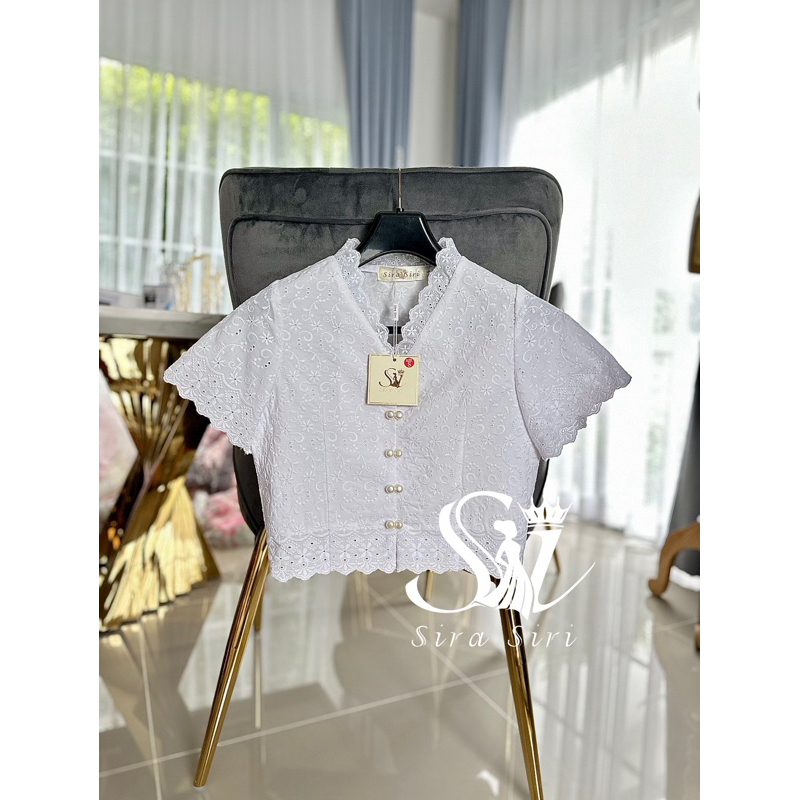 ชุดไทยทำบุญ ชุดไทยไปวัด ชุดไทยงานบวช ผ้าถุงทอลายขอ ผ้าถุงแหวกหน้า เสื้อลูกไม้กระดุมมุก