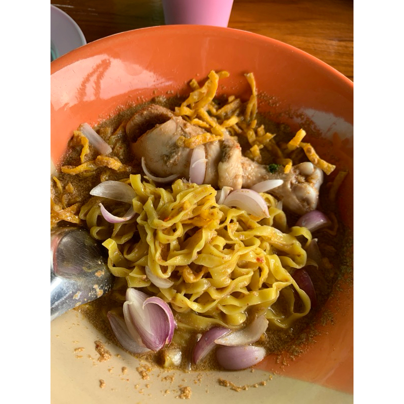 ข้าวซอยเส้นสดมือสอง ขายต่อถูกๆ กินไปได้แค่เส้นนิดเดียว