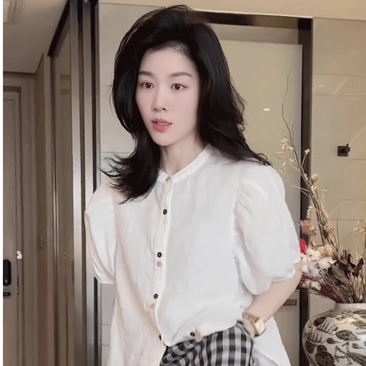 Shirt  CTB5066 เสื้อเชิ้ตคอจีน แขนพอง สีขาวสไตล์เกาหลี แต่งกระดุมหน้า ฟรีไซส์ อก 46