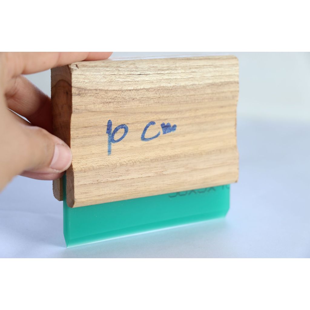 TSC007 ยางปาดสีสกรีนด้ามไม้สักอย่างดี 10cm