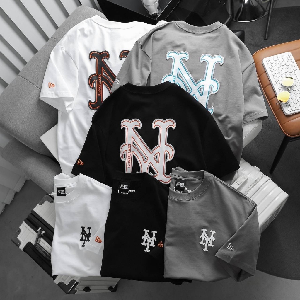 เสื้อยืด NEW ERA คอกลมแขนสั้นรุ่น New York Giants Relocation Tee ด้านหน้า-ด้านหลังแต่งดีเทล NY เนื้อผ้า Cotton