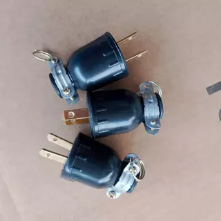 ปลั๊กยาง ตัวผู้ มีแค๊ม 2 ขาแบน รุ่น 15A 250V ปลั๊กยาง 2ขา ทองเหลือง ปลั๊กยางตัวผู้ ขาแบน