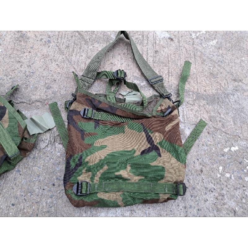 Woodland Radio Pouch + U.S. Strap Carrying