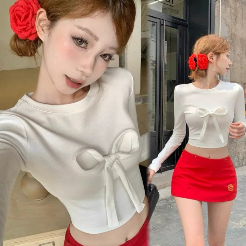 STRพร้อมส่ง เสื้อยืดแขนยาวผู้หญิง เสื้อครอปทรงรัดรูปดีเทลโบว์ แขนยาวคอกลม ผ้าเรยอน สุดคิวท์ เสื้อแฟชั่น สไตล์เกาหลี