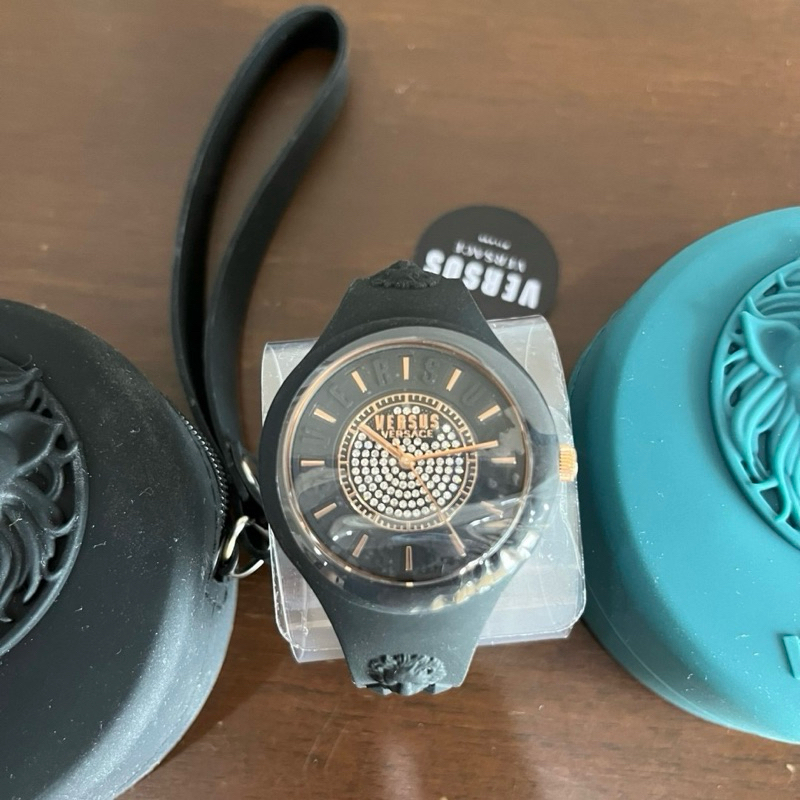 พร้อมส่งสีดำ นาฬิกา Versus Versace Silicone Crystal Watch (Black/Green)