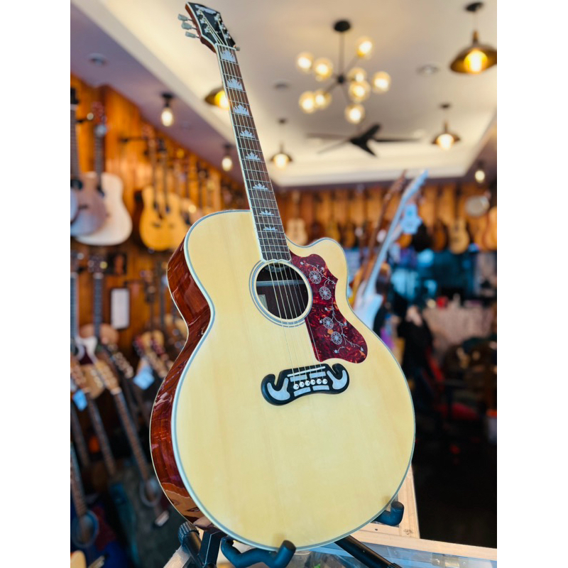 กีต้าร์โปร่ง SQOE ed49 “ J200 “ ทรง #super_jumbo 43นิ้ว ทรง #gibsonแบบCutaway งานเคลือบเงากรอสสวยงามลงตัวสุดๆ