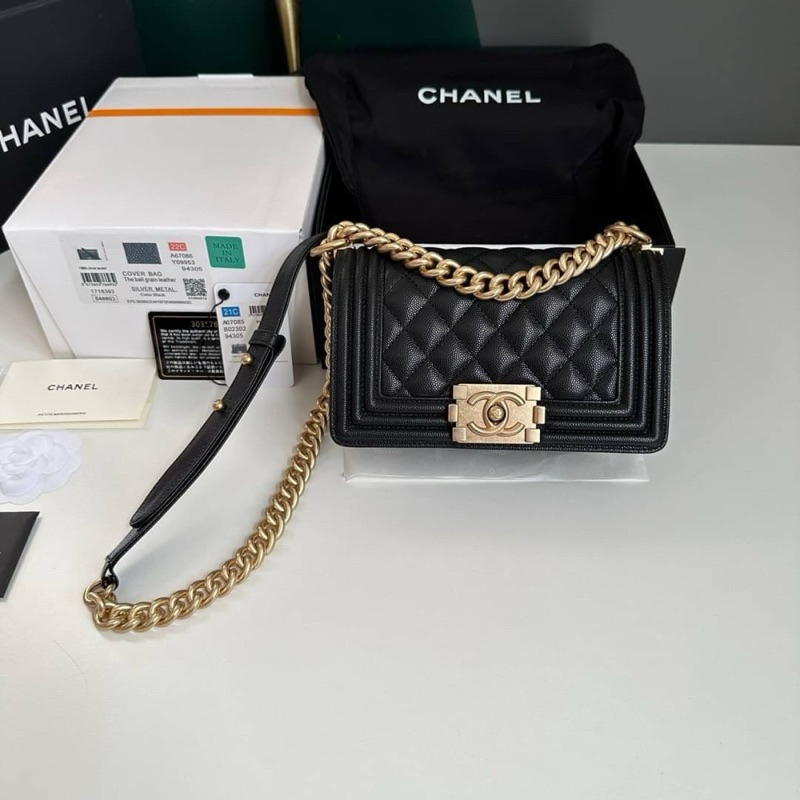 Chanel boy 10” caviar skin Silver Hardware Original [ Microchip ] ป้ายโลหะไมโครชิพใหม่ล่าสุด อะไหล่เ