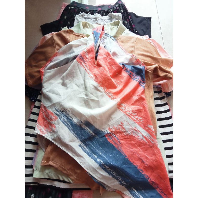 เสื้อผ้ามือสองราคาหลักสิบ เริ่มต้นที่10-50กดเฉพาะ Live สดเท่านั้นะค่ะ