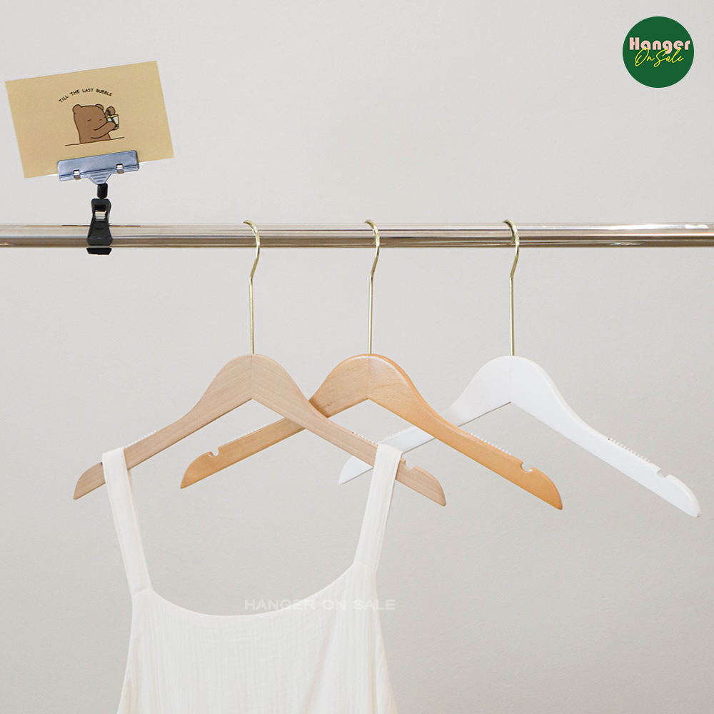ไม้แขวนเสื้อ วัสดุไม้แท้ รุ่น 905 ไม้แขวน มีร่องกันเสื้อหล่น มีกันลื่น เลือกแบบตะขอได้ (แพ็ค12ไม้)