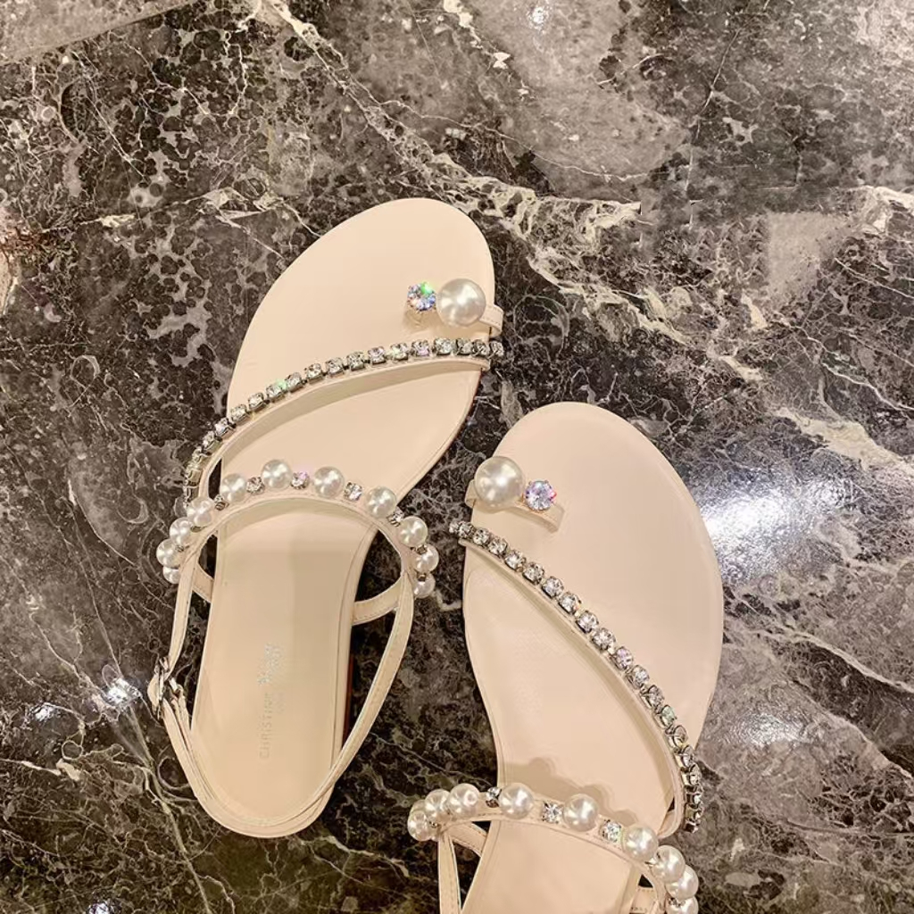 35-40 รองเท้าแตะส้นแบนมุก เพชร เวอร์ชั่นเกาหลีสีดำ/ขาว/เขียวอารมณ์นางฟ้าสไตล์หัวเข็มขัดรองเท้าแตะชายหาด