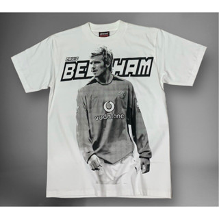 BTHD เสื้อยืดคอฟิต รุ่น BECKHAM สีขาว ลายนักฟุตบอล สไตล์วินเทจ