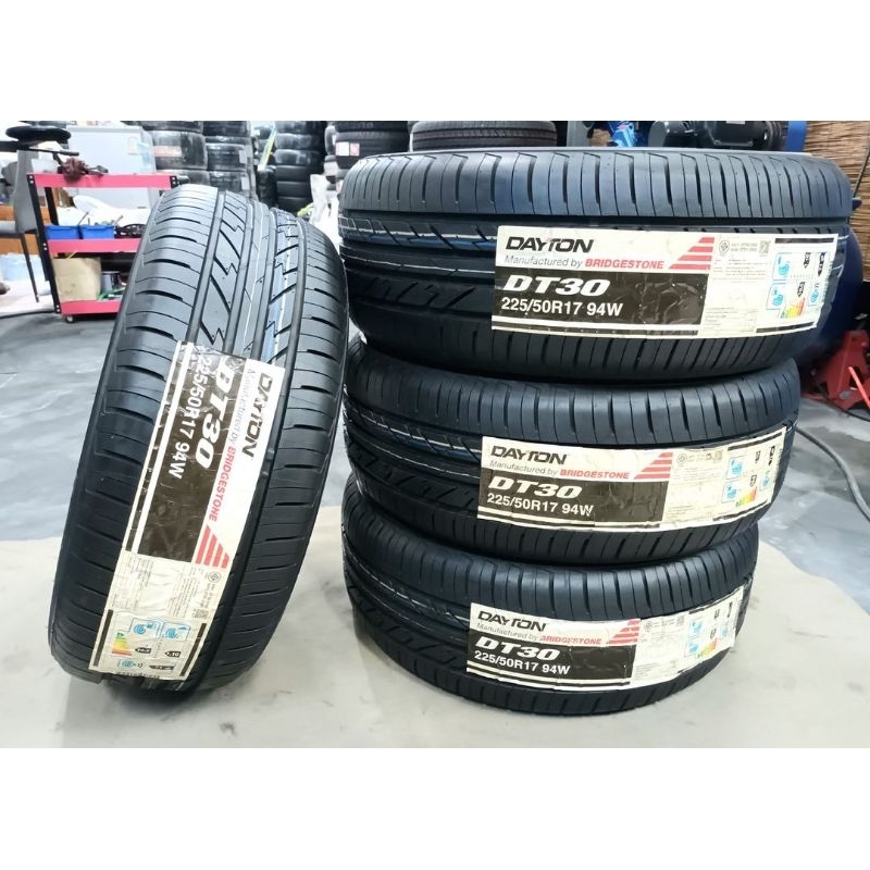 ยางใหม่ค้างปี 225/50R17 Dayton DT30 ผลิตปี 2022 พร้อมจุ๊บลม 4 ตัว ประกันบวม 2 ปี จัดส่งฟรีมีเก็บปลาย