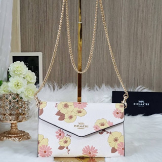 🎀(สด-ผ่อน) กระเป๋าขาวลายดอก 8 นิ้ว CH205 Envelope Clutch Crossbody With Floral Cluster Print