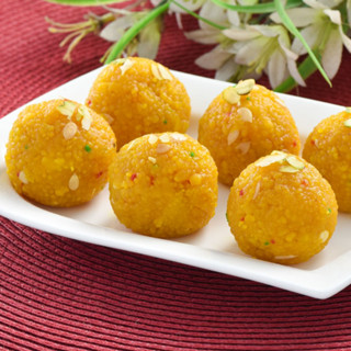 ขนมมอนติชูว์ ลาดู (Motichoor Ladoo) ขนาด 30 กรัม ราคา 1 ลูก