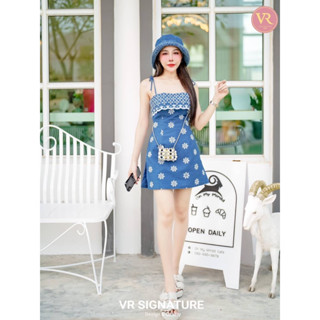 Set เสื้อสายเดี่ยวแมทช์กับกางเกงขาสั้นเข้าชุด​  เนื้อผ้ายีนส์ปักลายดอกไม้แน่นๆ