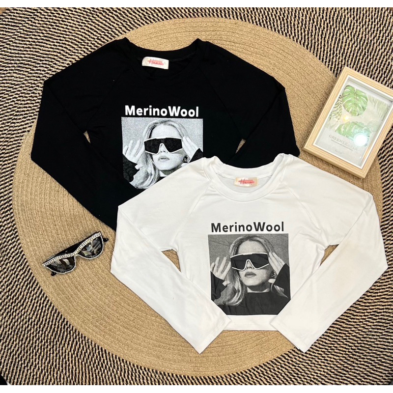 เสื้อคอกลมแขนยาว พิมพ์ลายแพชั่นหน้าอก
