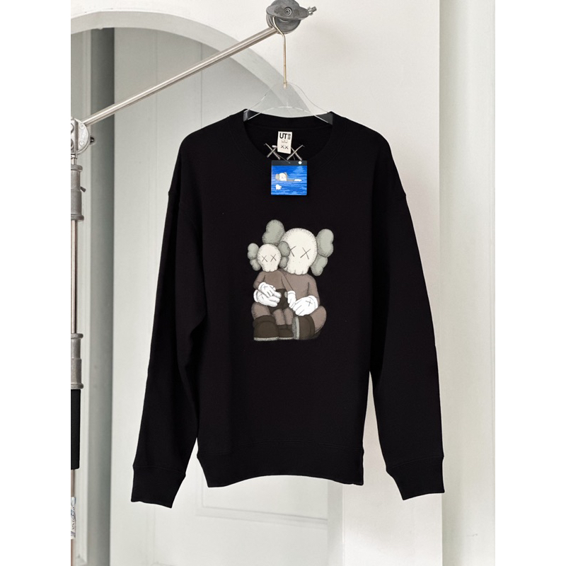 เสื้อแขนยาว Kaws ของแท้ จาก Shop หายากมาก