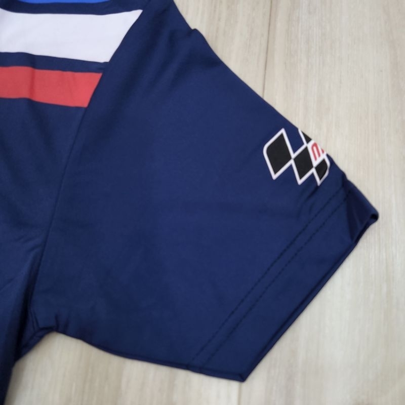 เสื้อยืดคอวี ใส่ออกกำลังกาย เตะบอล ผ้าระบายอากาศดี ไม่ร้อน