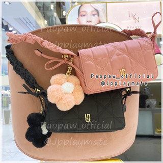 LYN กระเป๋าสะพายข้าง LYN รุ่น Nadena Front Flap :  LL23FBF285 แท้จากชอป พร้อมอุปกรณ์