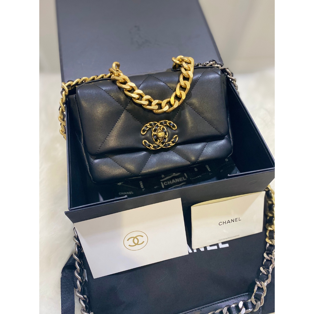กระเป๋า Chanel beauty cosmetic vintage valued partner gift bag (ทักเพื่อเช็คสต็อกก่อนสั่งนะคะ)