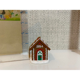 พวงกุญแจบ้าน Hallmark Jolly Gingerbread House 2014 Hallmark Christmas Ornament Santa Claus Cookie Snow สภาพ98.5% ของแท้