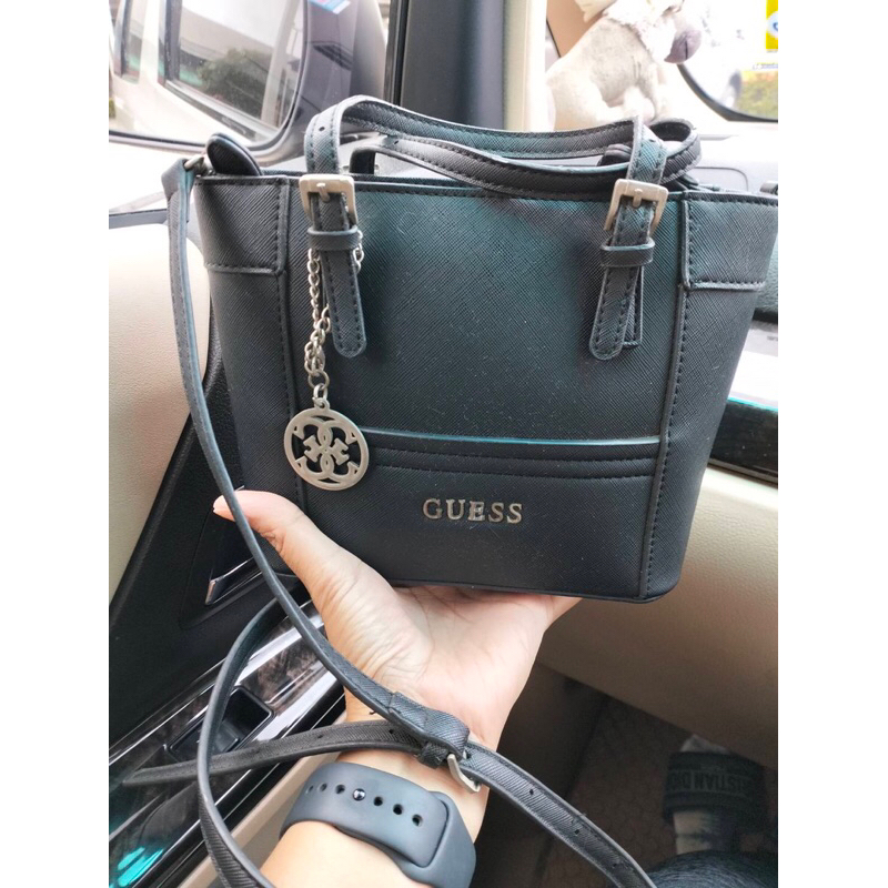 กระเป๋าสะพายมือสอง Guess