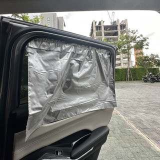 SKY ม่านรถยนต์ ม่านบังแดด กันUV 100% พร้อมที่ดูดสูญญากาศ ขนาด 46×72 cm ม่านกันแดด Car Sunshade