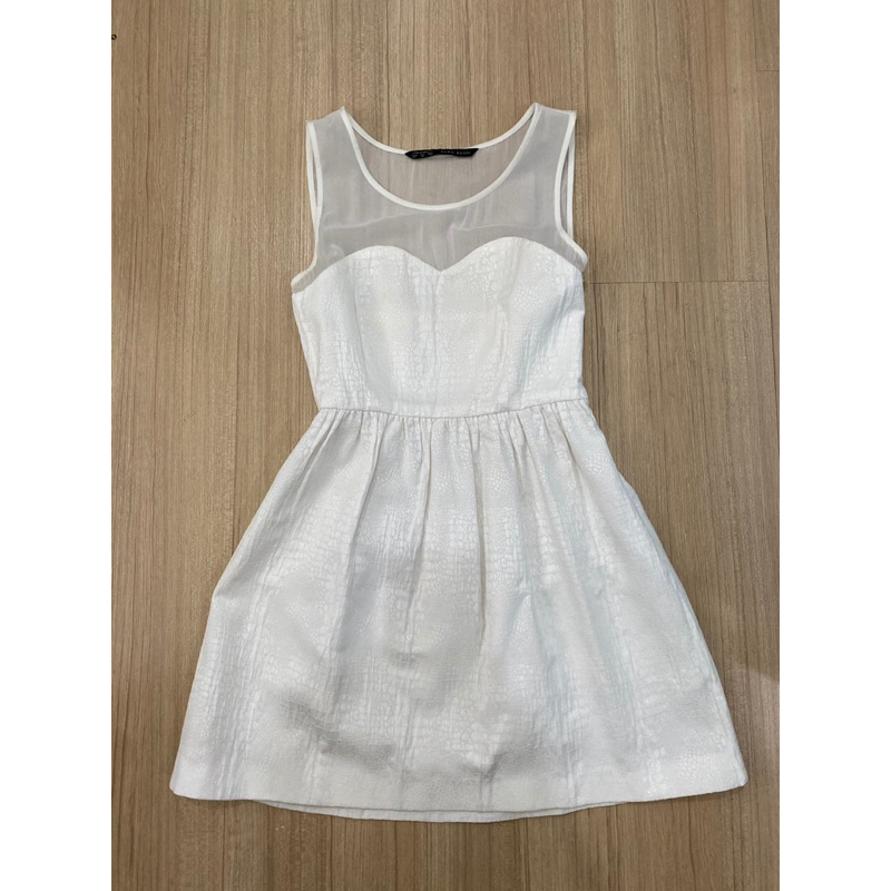 dress สั้นสีขาว Zara size XS
