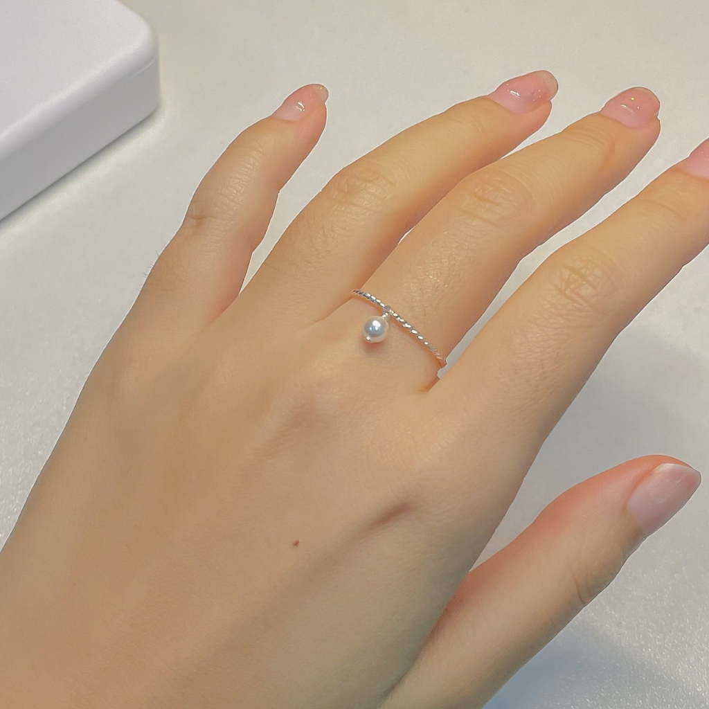 SissyJeweley // แหวนเงินแท้ Single glass pearl drop twisted ring