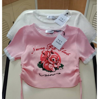 เสื้อไหมพรม เสื้อยืดไหมพรมคอกลม แต่งระบายคอกับแขน มีเชือกรูดข้าง งานป้ายTKTSHOP